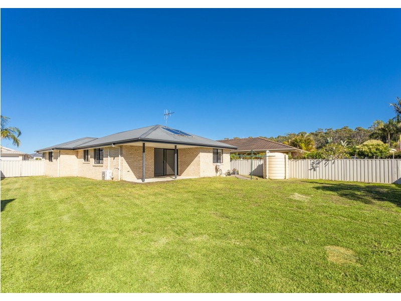 7 Flagtail Avenue, Old Bar NSW 2430