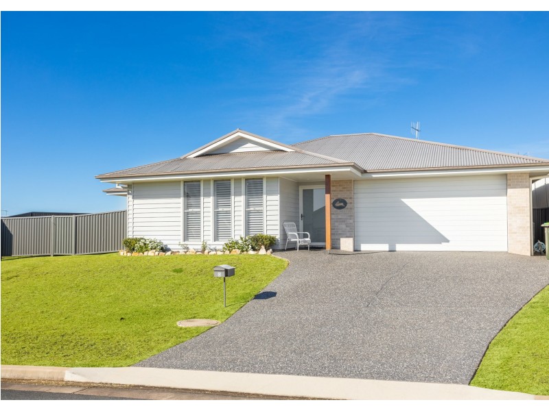 8 Ondaroo Crest, Old Bar NSW 2430