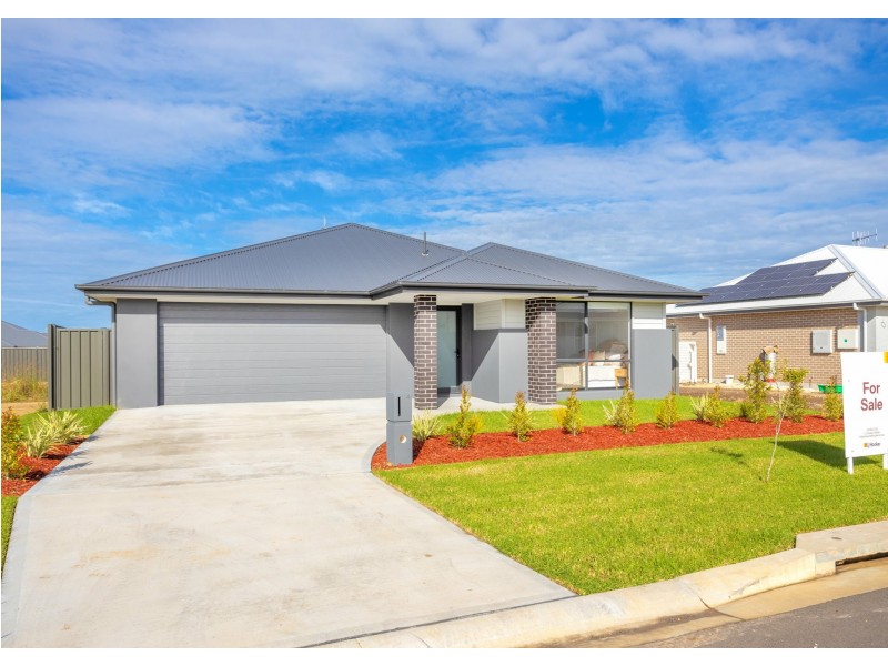 4 Peony Avenue, Old Bar NSW 2430