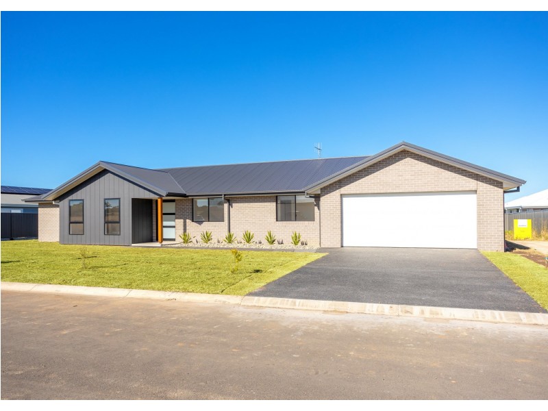 8 Peony Avenue, Old Bar NSW 2430