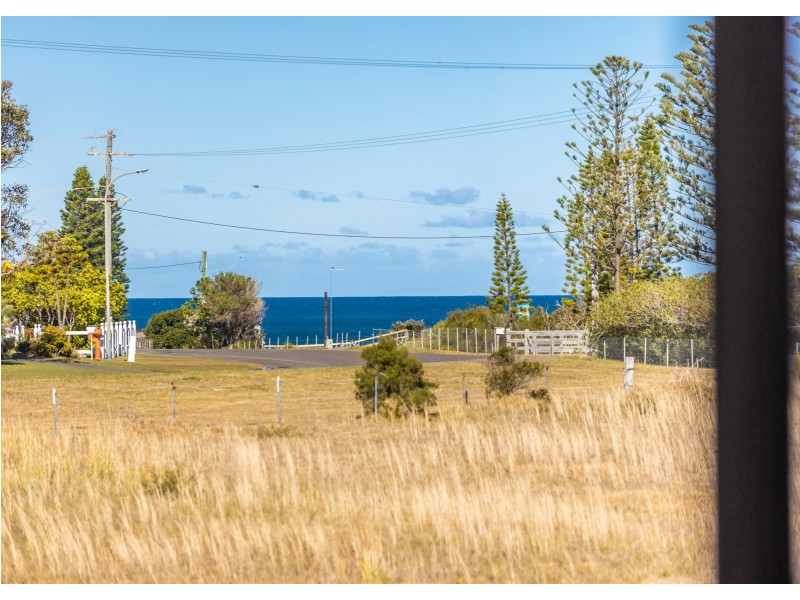 3 Seaspray Circuit, Wallabi Point NSW 2430
