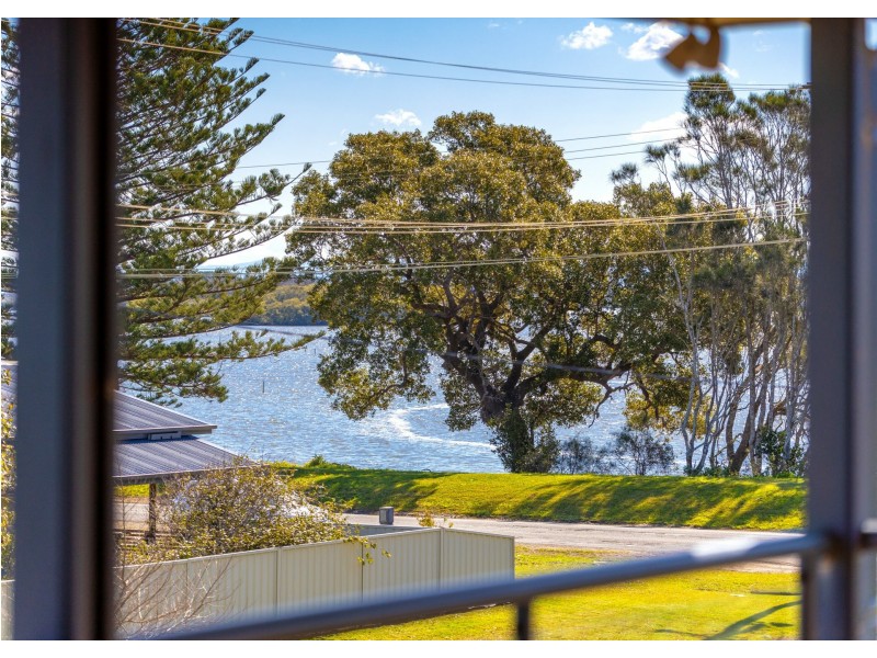 6 Banksia Close, Manning Point NSW 2430
