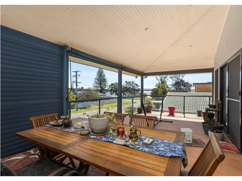 6 Banksia Close, Manning Point NSW 2430