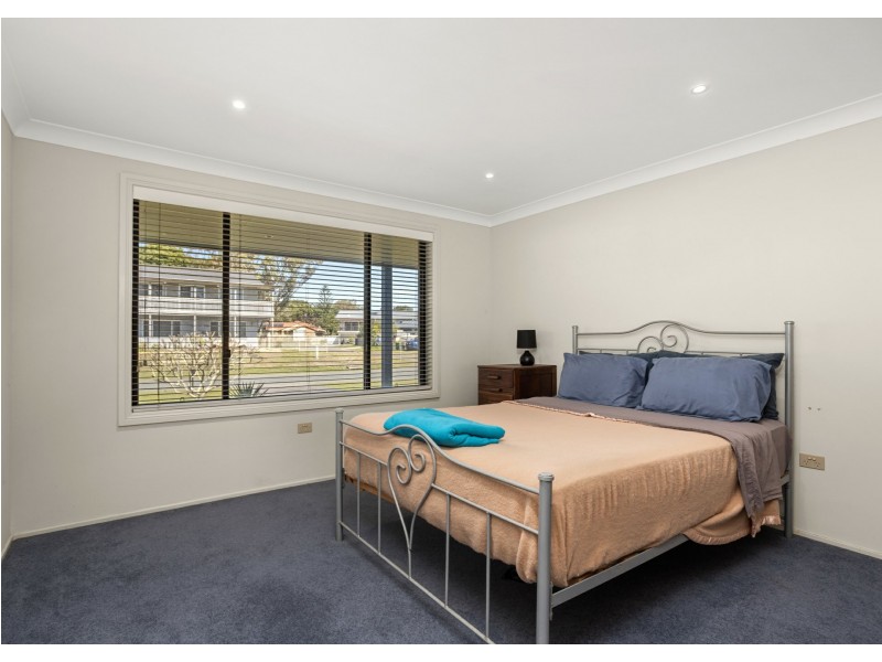 6 Banksia Close, Manning Point NSW 2430