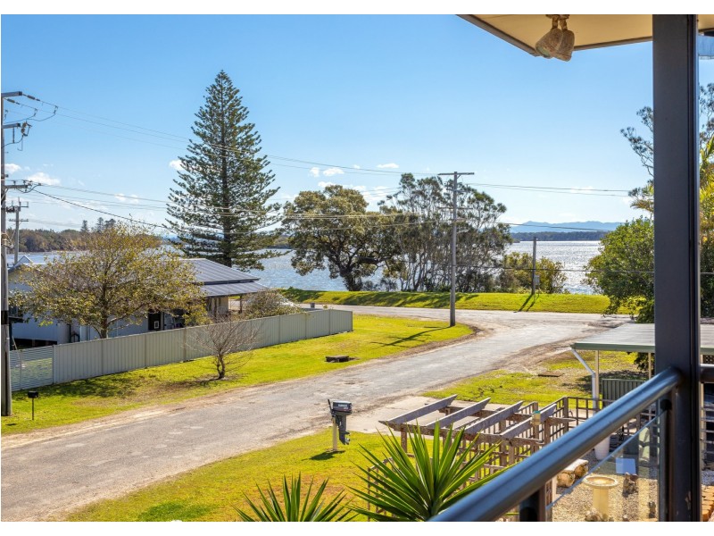 6 Banksia Close, Manning Point NSW 2430