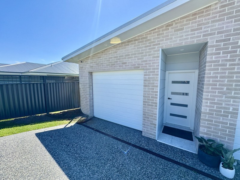 Unit 2/17 Auvergne Way, Old Bar NSW 2430