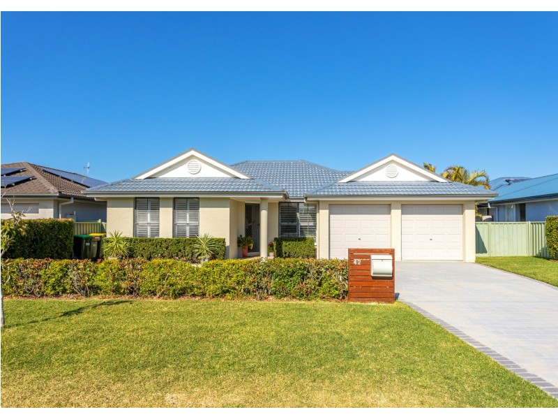 42 Bluehaven Drive, Old Bar NSW 2430