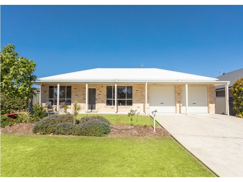 4 Maita Way, Old Bar NSW 2430