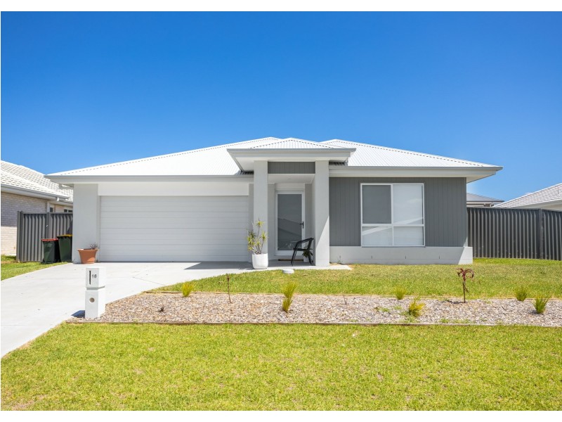 16 Cubbaroo Street, Old Bar NSW 2430