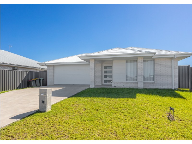5 Surf Close, Old Bar NSW 2430