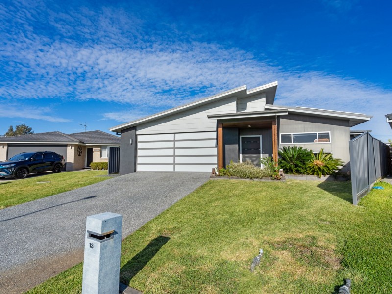 13 Tropicbird Crescent, Old Bar NSW 2430