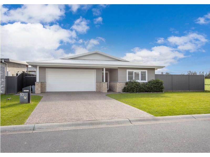 10 Tropicbird Crescent, Old Bar NSW 2430