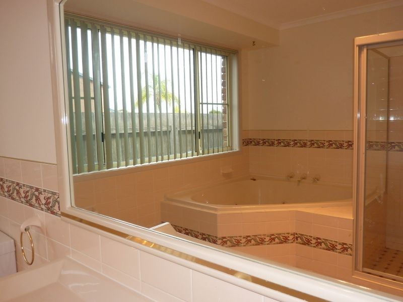19 Pryor Crescent, Old Bar NSW 2430