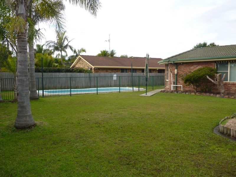 19 Pryor Crescent, Old Bar NSW 2430
