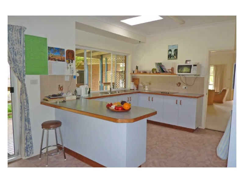 12 Kolinda Drive, Old Bar NSW 2430
