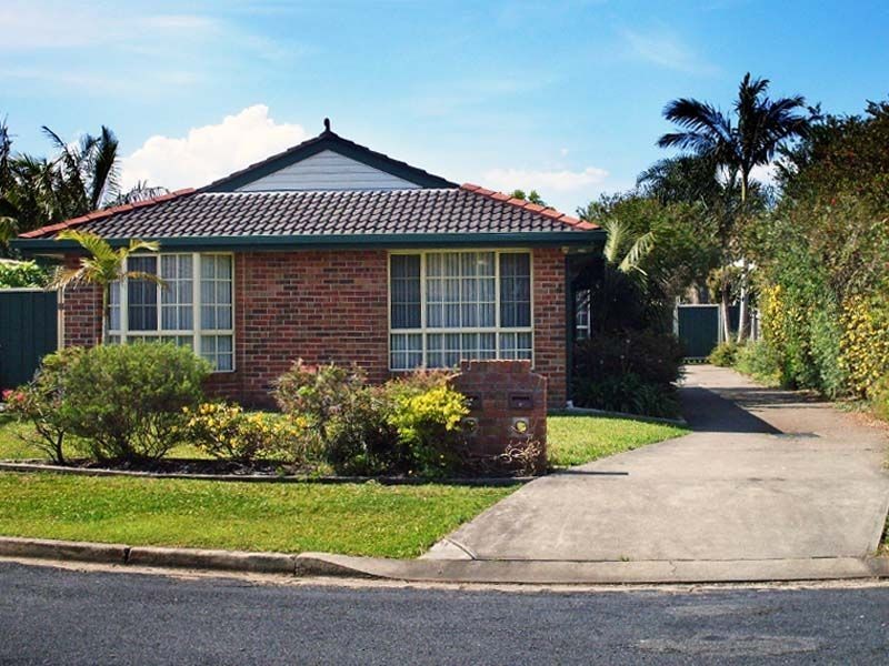 1 & 2/4 Sunrise Close, Old Bar NSW 2430