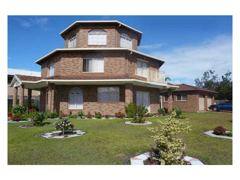 12 Beach Street, Wallabi Point NSW 2430