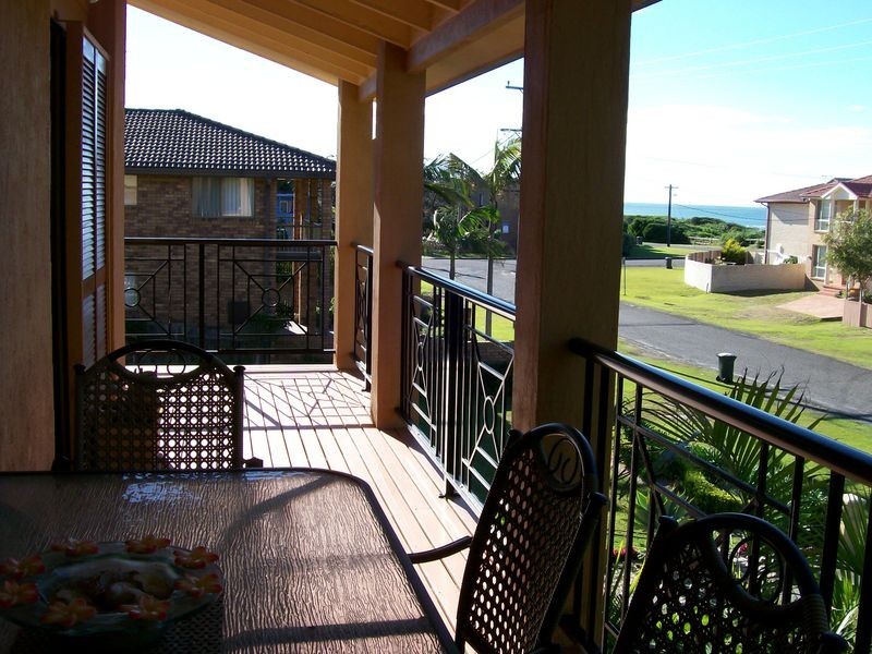 9 Lewis Street, Old Bar NSW 2430