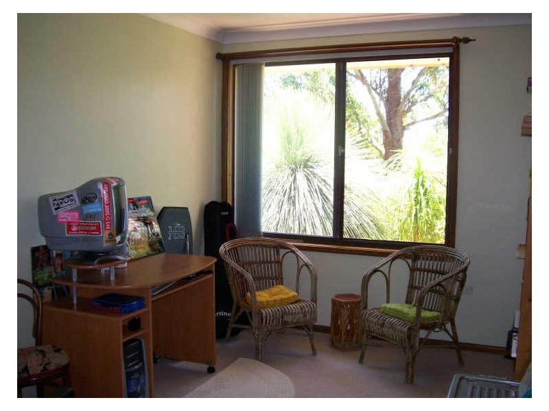 128 Old Bar Road, Old Bar NSW 2430