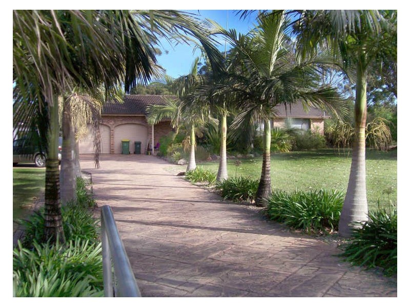 128 Old Bar Road, Old Bar NSW 2430