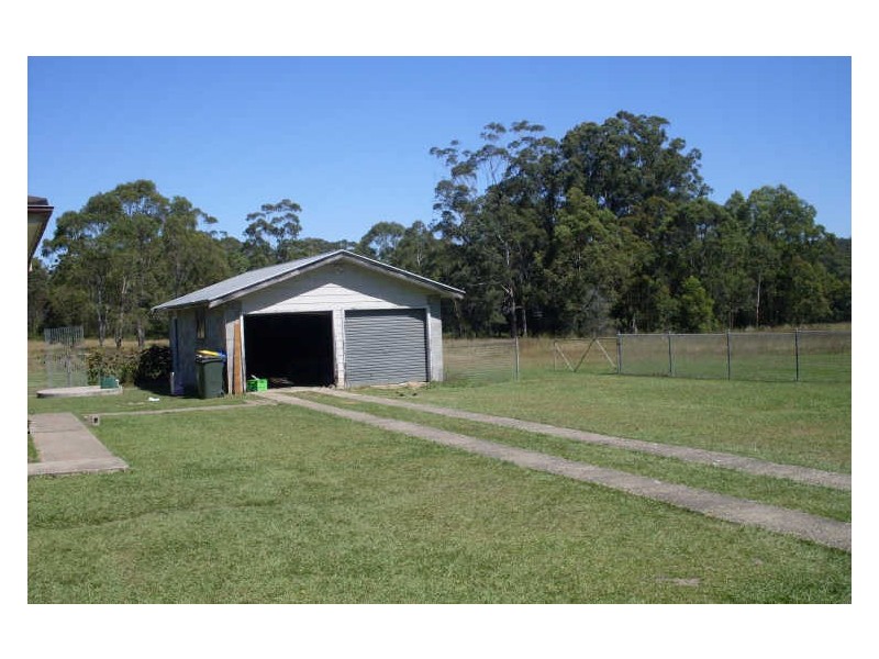 836 Old Bar Road, Old Bar NSW 2430