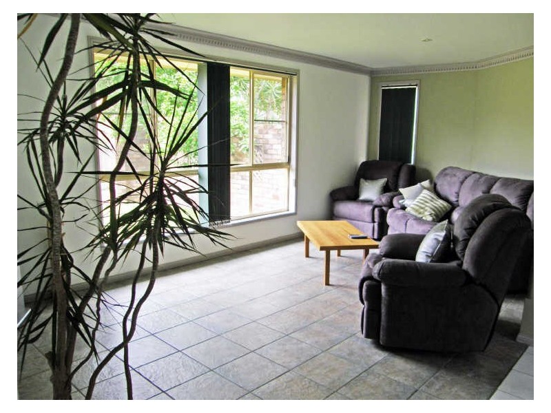 9 Oceanic Place, Old Bar NSW 2430