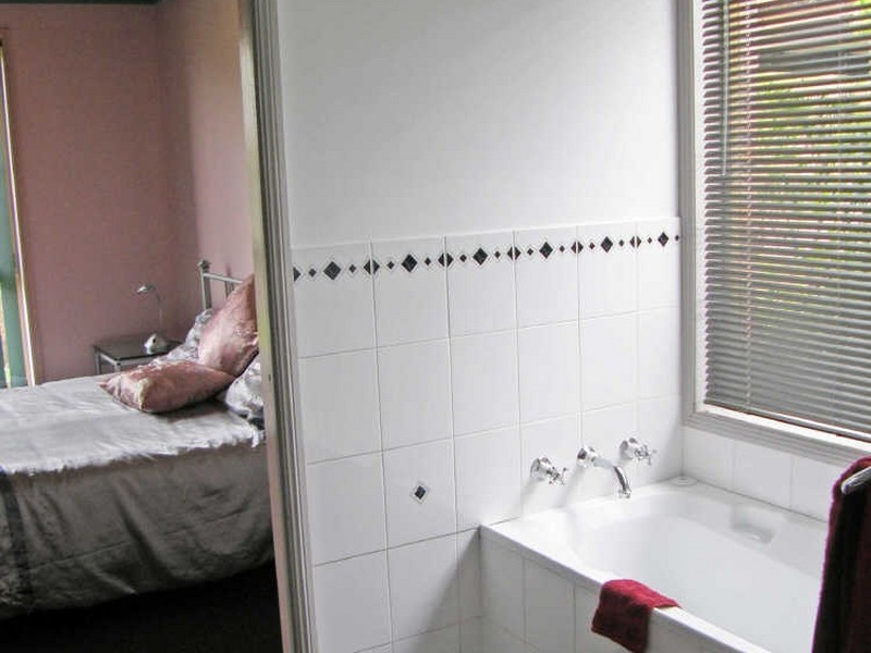 9 Oceanic Place, Old Bar NSW 2430