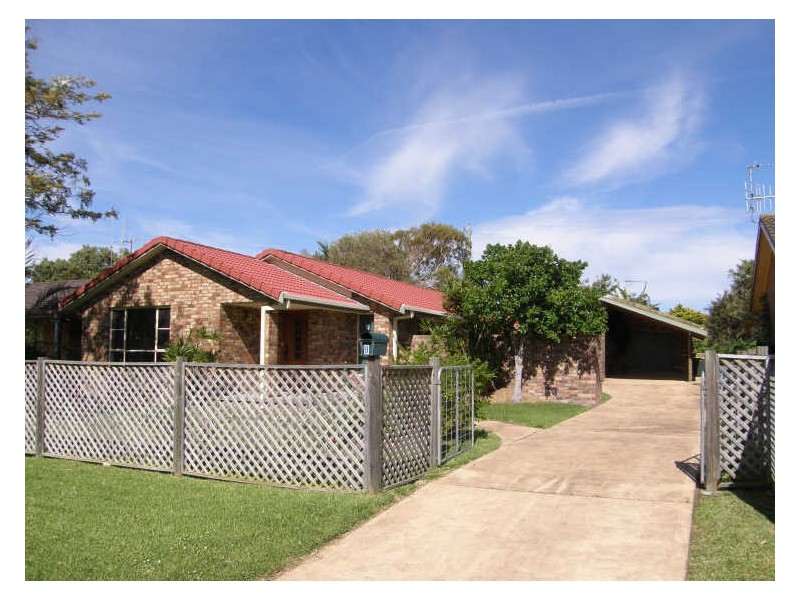 9 Oceanic Place, Old Bar NSW 2430