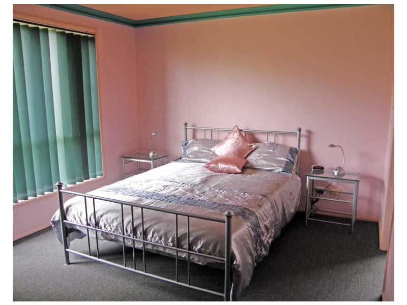 9 Oceanic Place, Old Bar NSW 2430