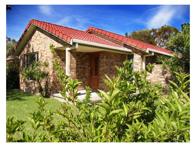 9 Oceanic Place, Old Bar NSW 2430