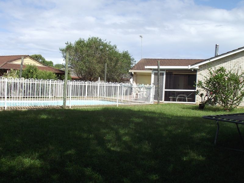 3 Pryor Crescent, Old Bar NSW 2430