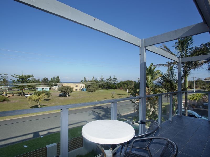 3/7 Ungala Road, Old Bar NSW 2430