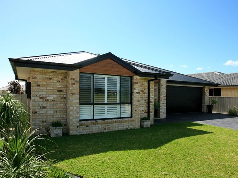 29 Bluehaven Drive, Old Bar NSW 2430