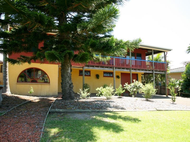 1 Tirriki Street, Old Bar NSW 2430