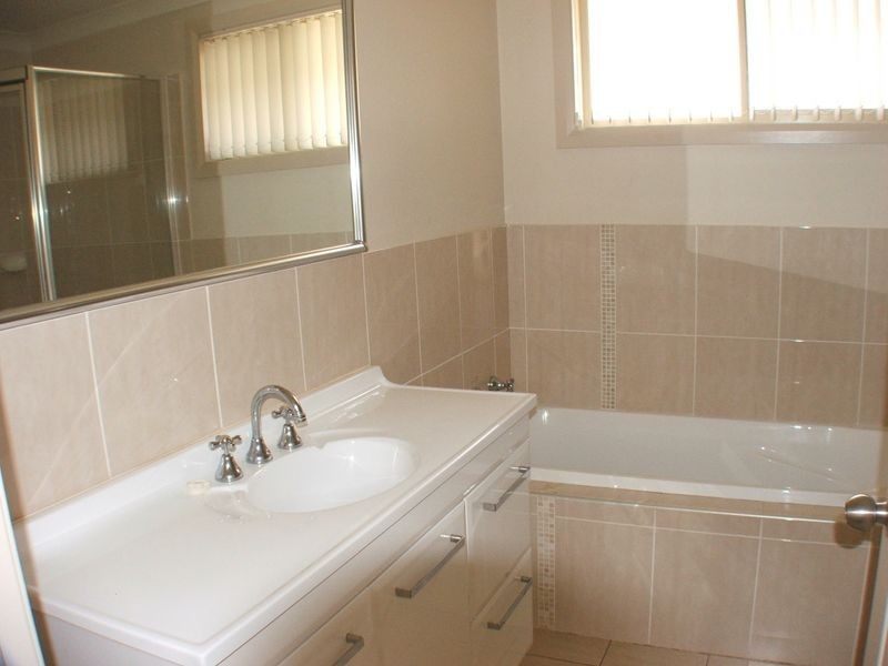6 Albatross Way, Old Bar NSW 2430