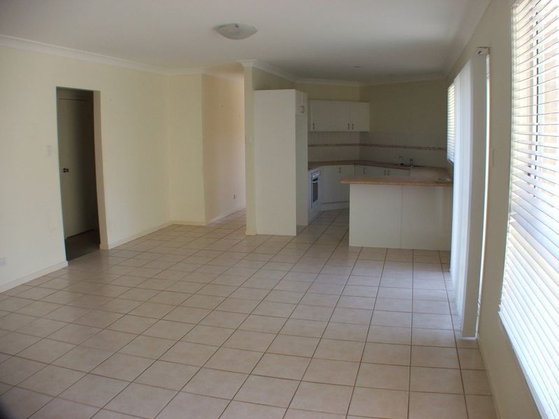 2/6 Bryan, Old Bar NSW 2430
