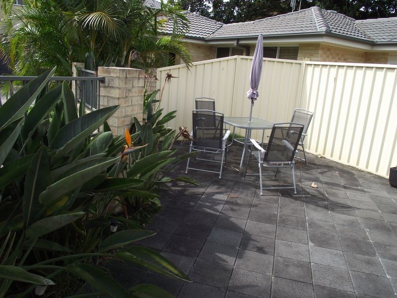 2/6 Bryan, Old Bar NSW 2430