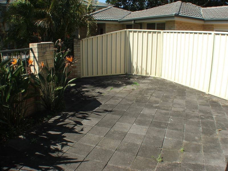 2/6 Bryan, Old Bar NSW 2430