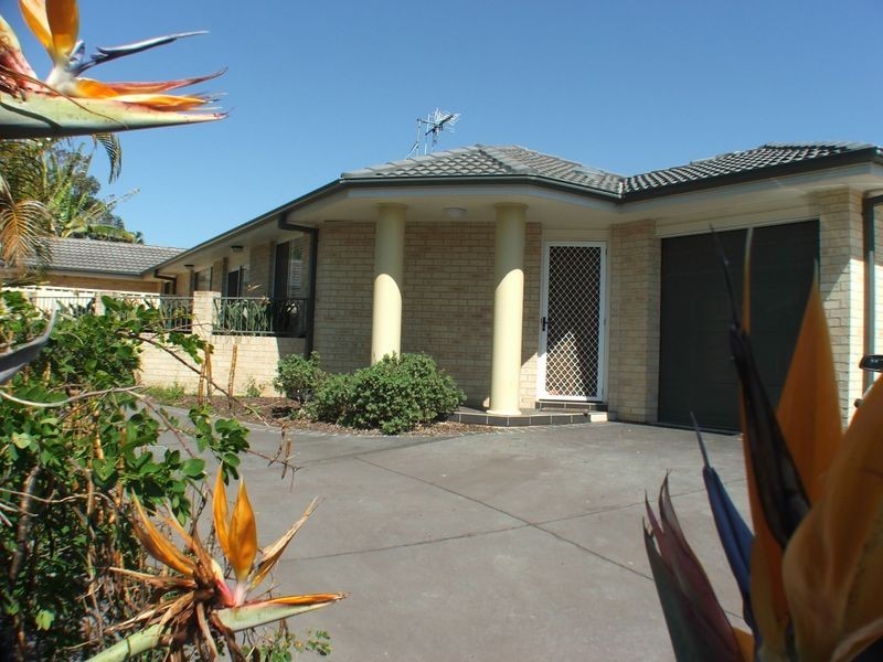 2/6 Bryan, Old Bar NSW 2430