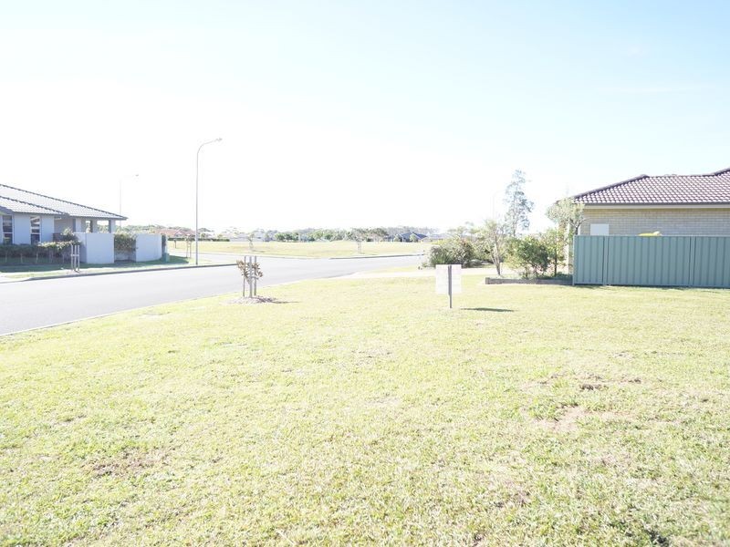 51 Bluehaven Drive, Old Bar NSW 2430