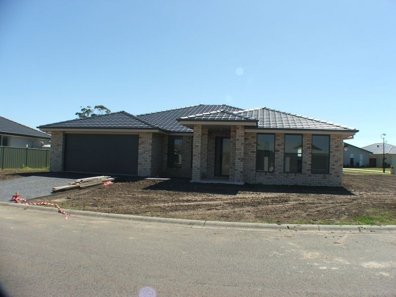 4 Mariner Avenue, Old Bar NSW 2430