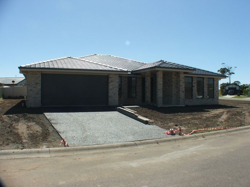 4 Mariner Avenue, Old Bar NSW 2430