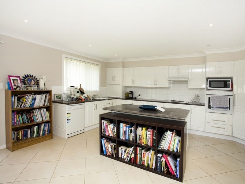 4 Curlew Place, Old Bar NSW 2430