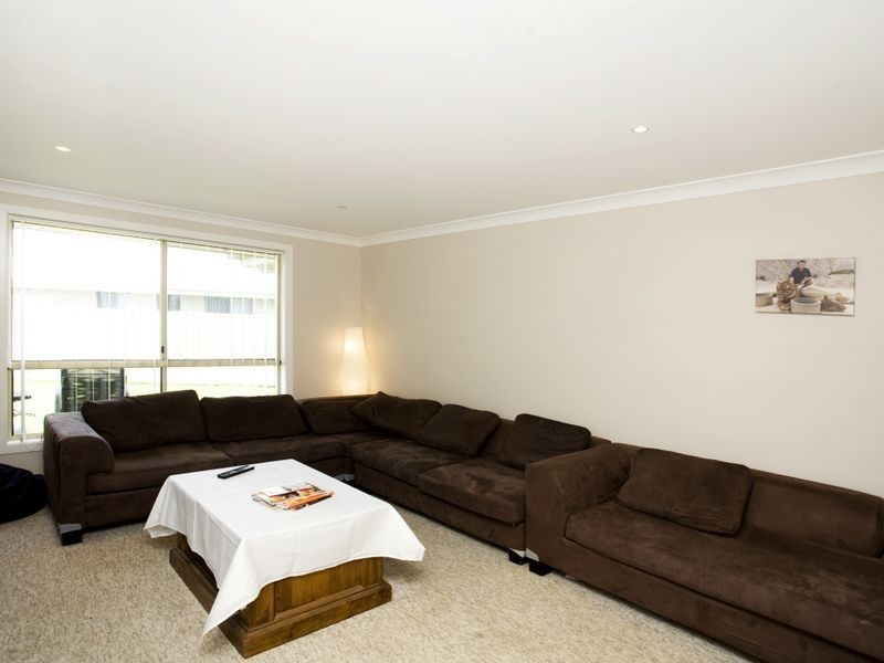 4 Curlew Place, Old Bar NSW 2430