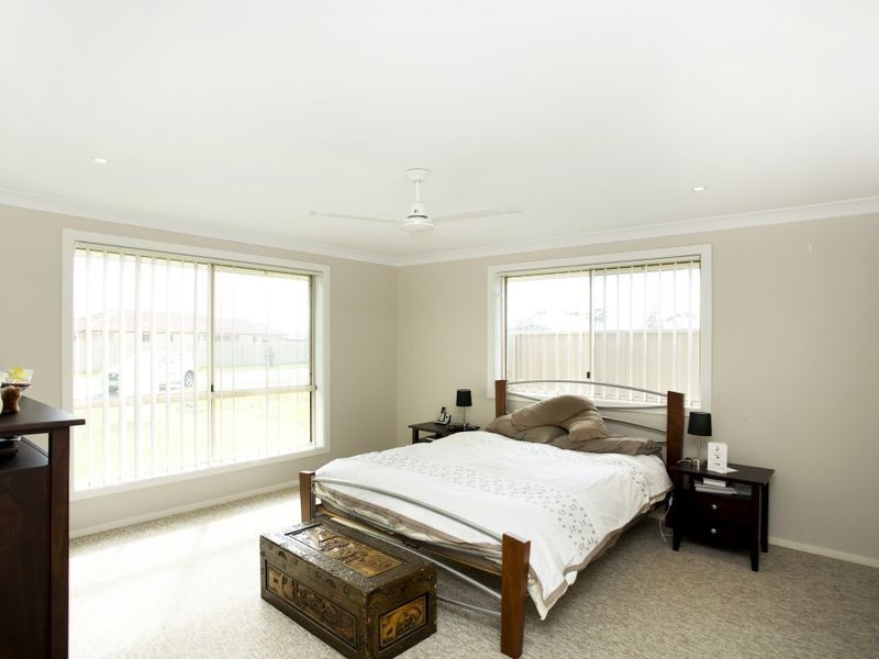 4 Curlew Place, Old Bar NSW 2430