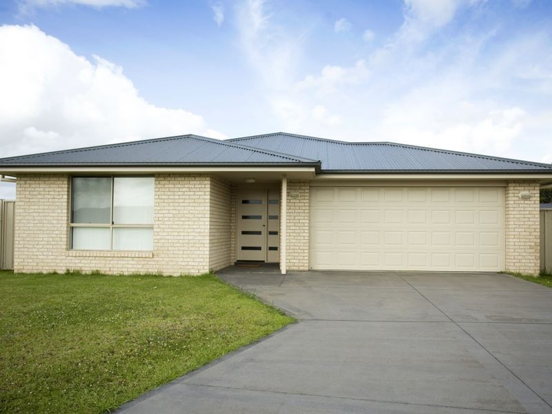 4 Curlew Place, Old Bar NSW 2430