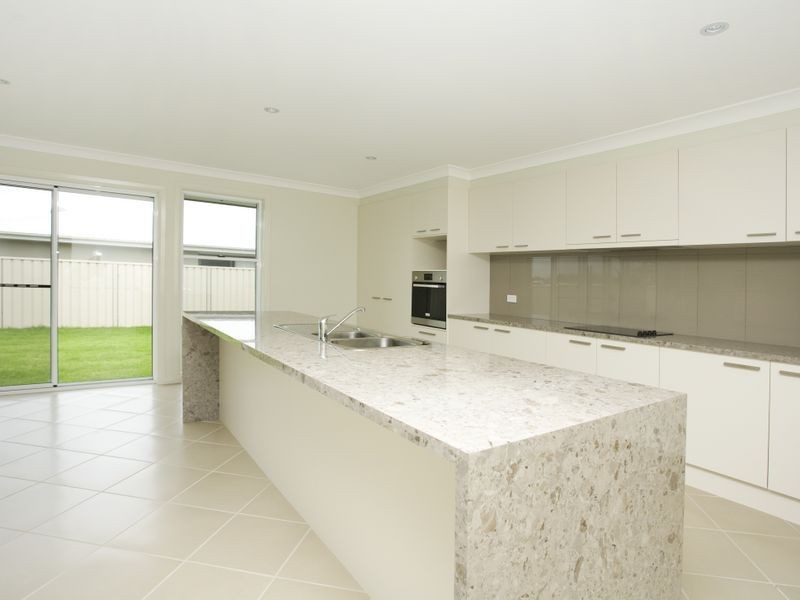 32 Albatross Way, Old Bar NSW 2430