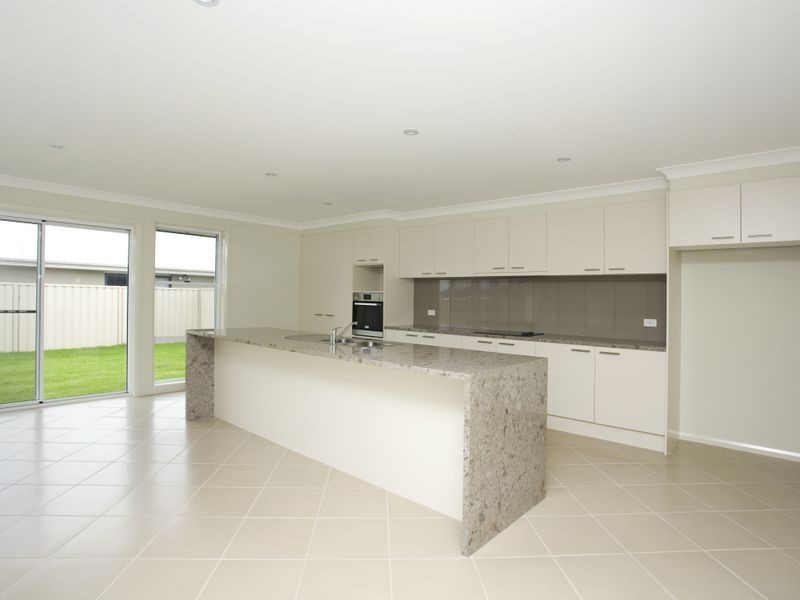 32 Albatross Way, Old Bar NSW 2430