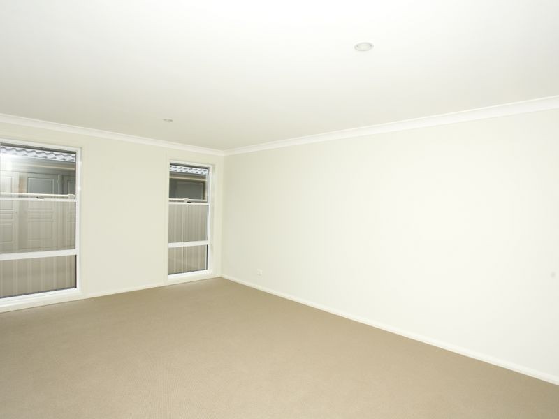 32 Albatross Way, Old Bar NSW 2430