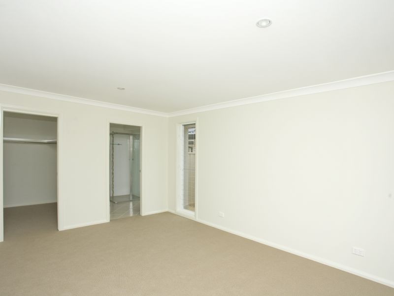 32 Albatross Way, Old Bar NSW 2430